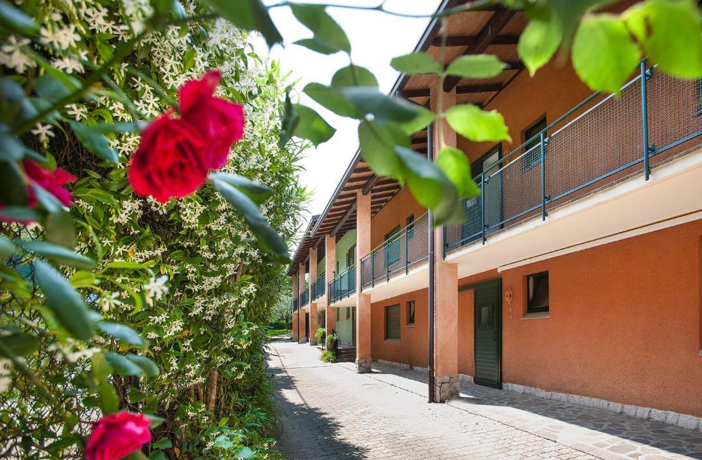 Residence Parco Lago Di Garda Мальчезине Экстерьер фото