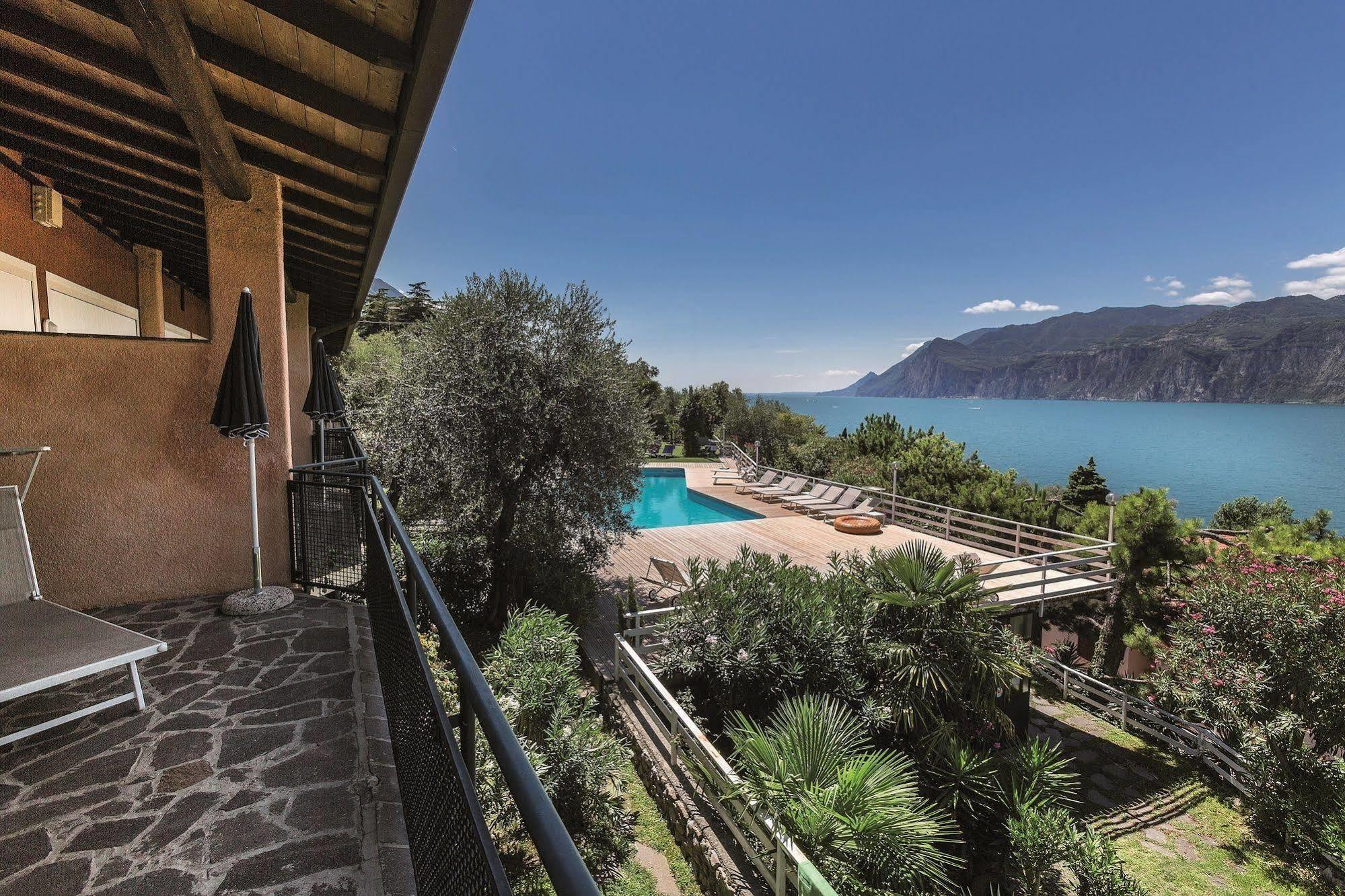 Residence Parco Lago Di Garda Мальчезине Экстерьер фото